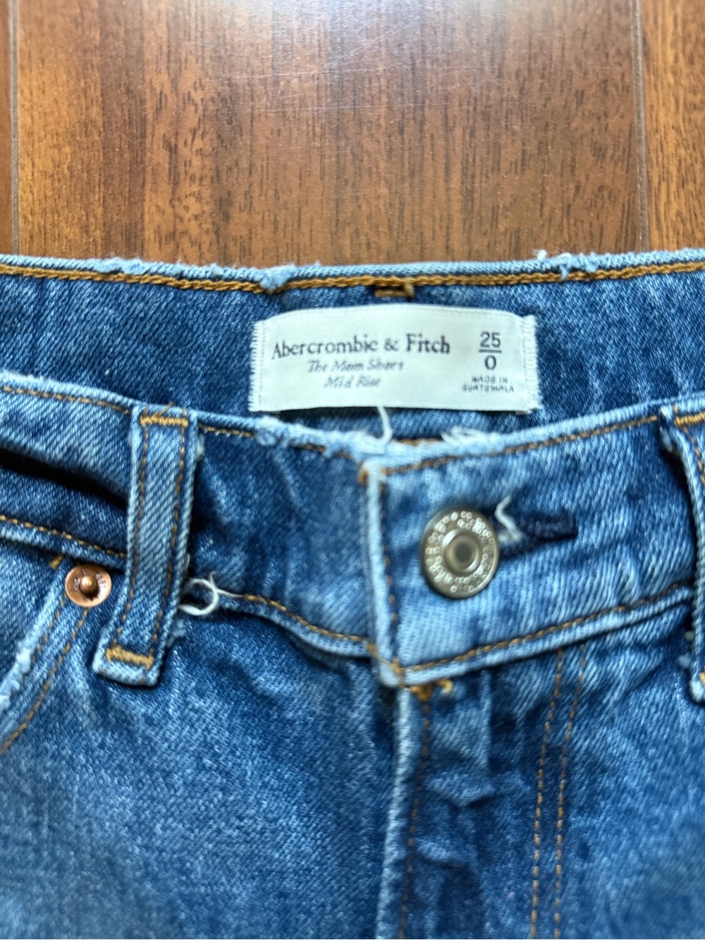 Abercrombie & Fitch Mid-Rise Distressed Denim The Mom Short / 25 / EUC! - Picture 3 of 4